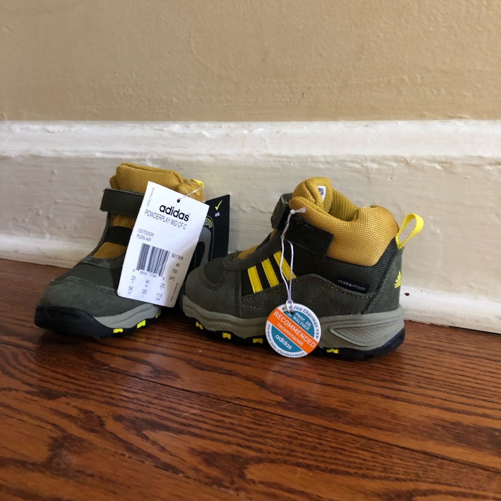 NWT Adidas Toddler Snow Shoes Size 5